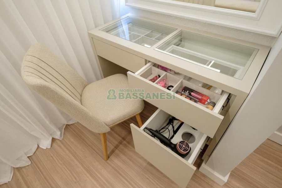 Casa com 175m², 3 dormitórios, 2 vagas, no bairro Nossa Senhora da Saúde em Caxias do Sul para Comprar