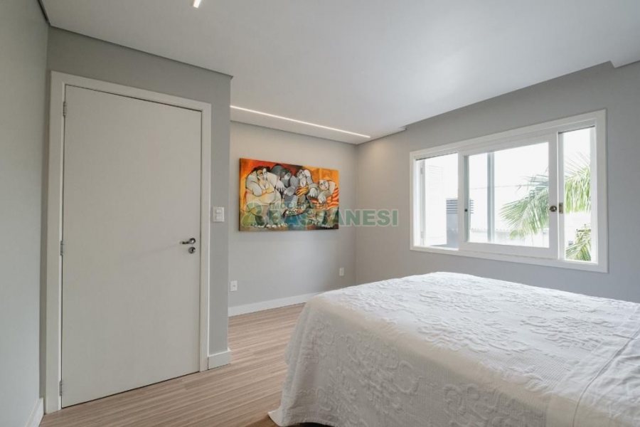 Casa com 175m², 3 dormitórios, 2 vagas, no bairro Nossa Senhora da Saúde em Caxias do Sul para Comprar