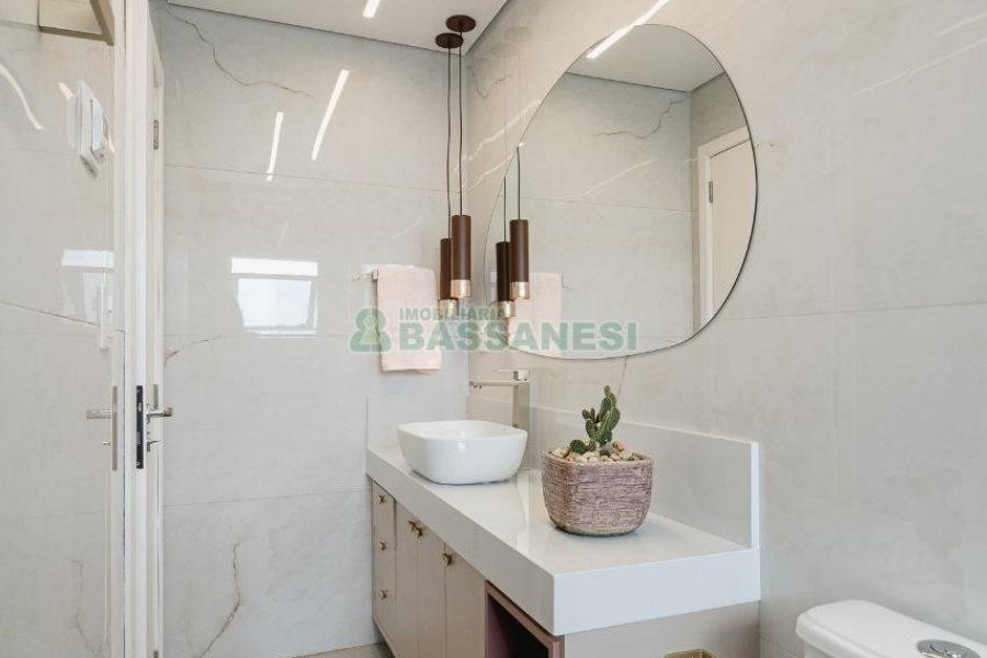 Casa com 175m², 3 dormitórios, 2 vagas, no bairro Nossa Senhora da Saúde em Caxias do Sul para Comprar