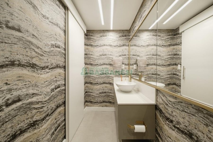 Casa com 175m², 3 dormitórios, 2 vagas, no bairro Nossa Senhora da Saúde em Caxias do Sul para Comprar