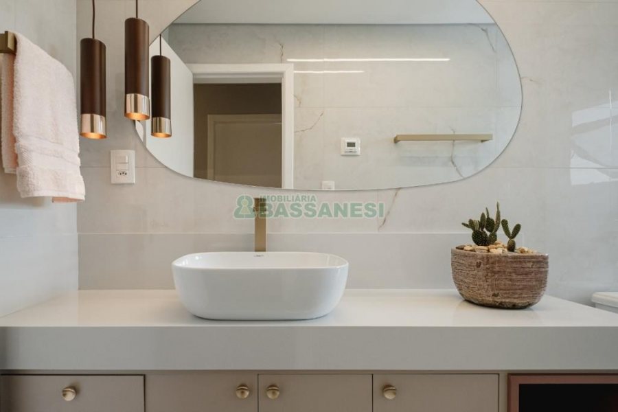 Casa com 175m², 3 dormitórios, 2 vagas, no bairro Nossa Senhora da Saúde em Caxias do Sul para Comprar