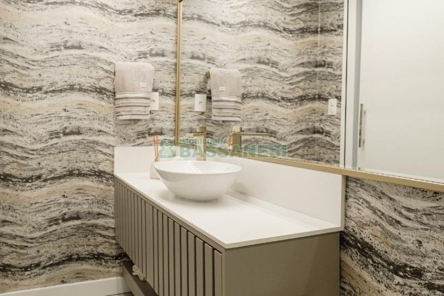 Casa com 175m², 3 dormitórios, 2 vagas, no bairro Nossa Senhora da Saúde em Caxias do Sul para Comprar