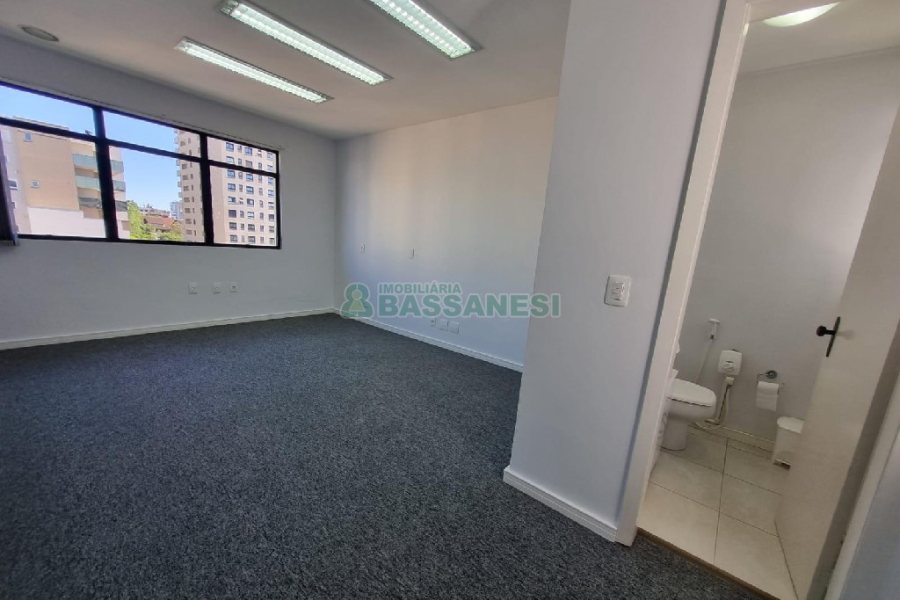 Sala com 50m², no bairro Centro em Caxias do Sul para Alugar