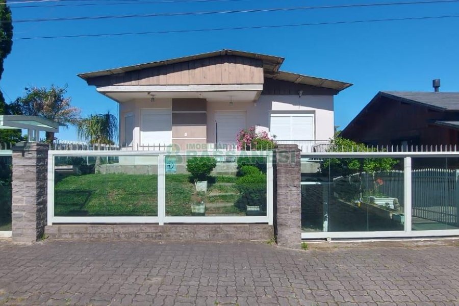 Casa com 90m², 1 dormitório, 4 vagas, no bairro Nossa Senhora do Rosário em Caxias do Sul para Alugar