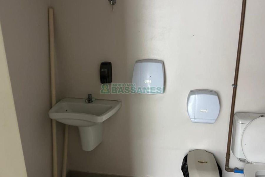 Loja com 60m², no bairro Rio Branco em Caxias do Sul para Alugar