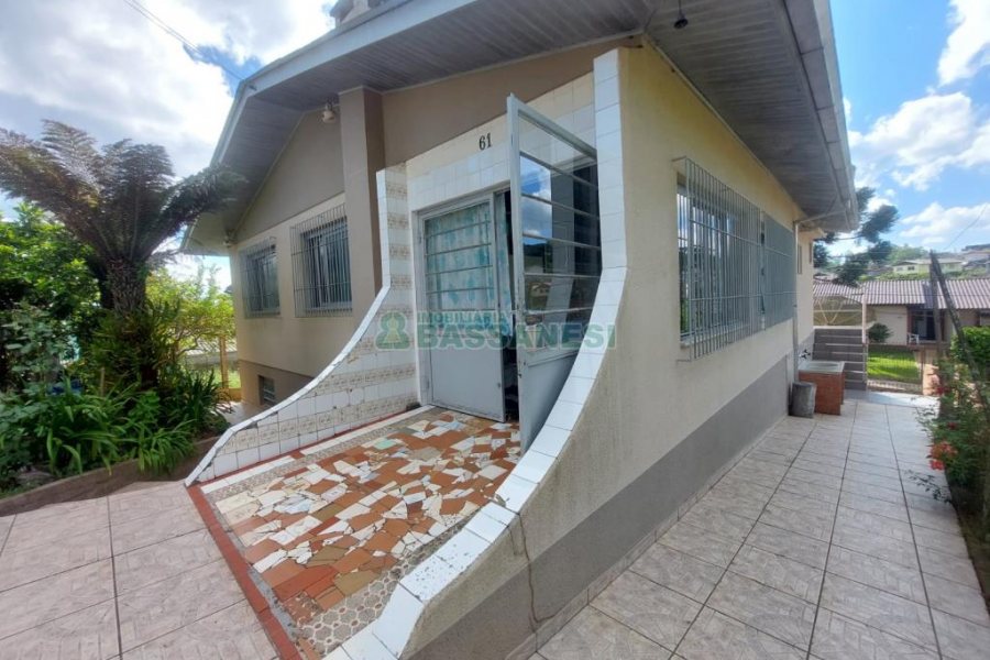 Casa com 143m², 5 dormitórios, no bairro São Ciro em Caxias do Sul para Comprar