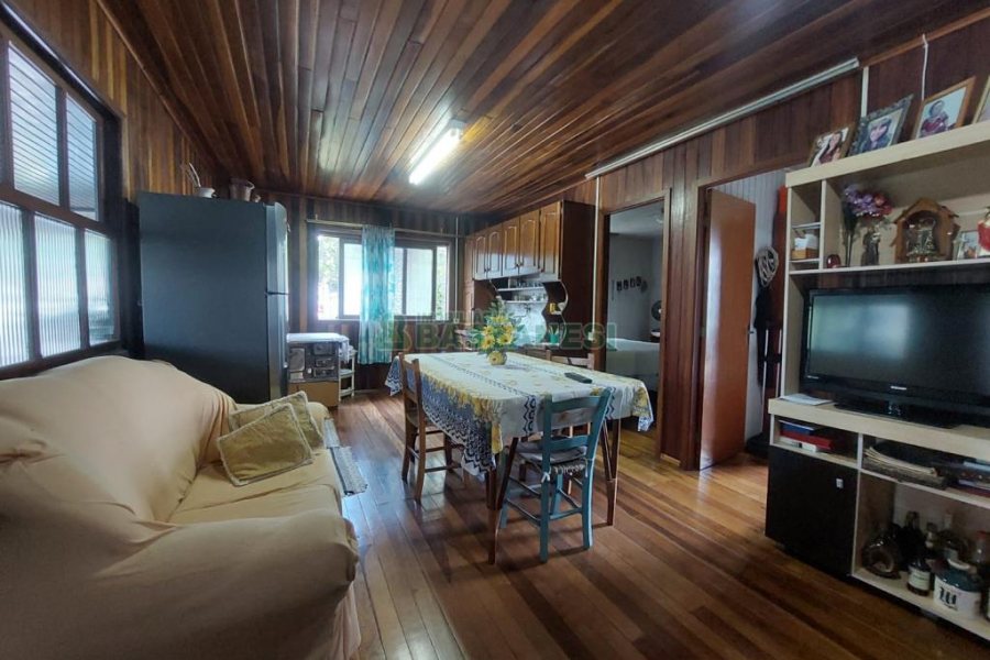 Casa com 143m², 5 dormitórios, no bairro São Ciro em Caxias do Sul para Comprar