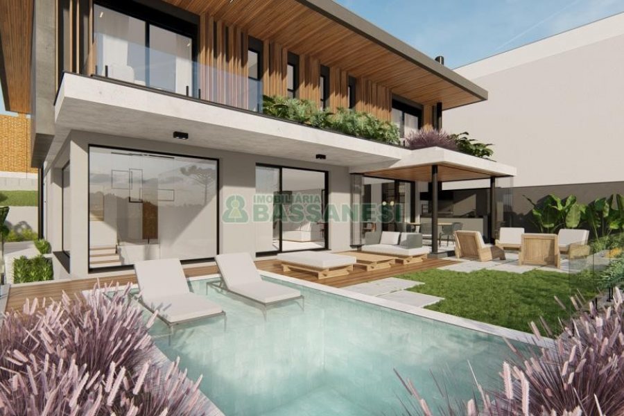 Casa com 351m², 3 dormitórios, 2 vagas, no bairro Nossa Senhora da Saúde em Caxias do Sul para Comprar