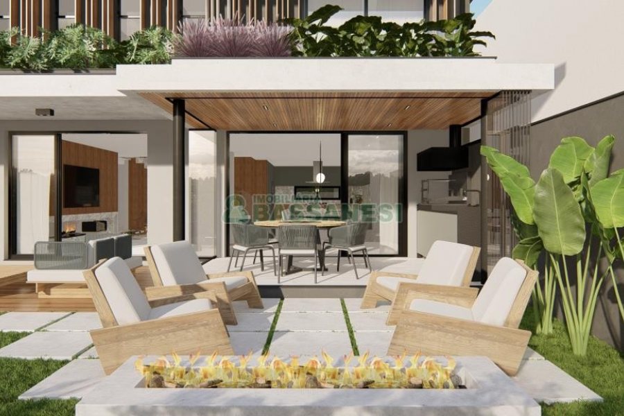 Casa com 351m², 3 dormitórios, 2 vagas, no bairro Nossa Senhora da Saúde em Caxias do Sul para Comprar