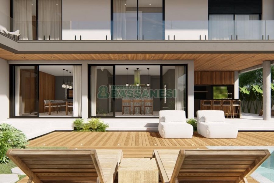 Casa com 351m², 3 dormitórios, 2 vagas, no bairro Nossa Senhora da Saúde em Caxias do Sul para Comprar