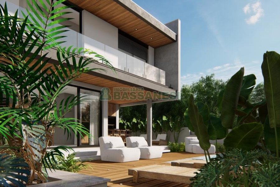 Casa com 351m², 3 dormitórios, 2 vagas, no bairro Nossa Senhora da Saúde em Caxias do Sul para Comprar