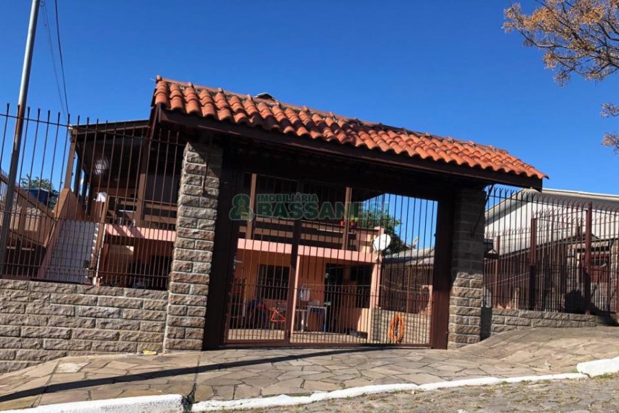 Casa com 110m², 4 dormitórios, no bairro Santa Corona em Caxias do Sul para Comprar