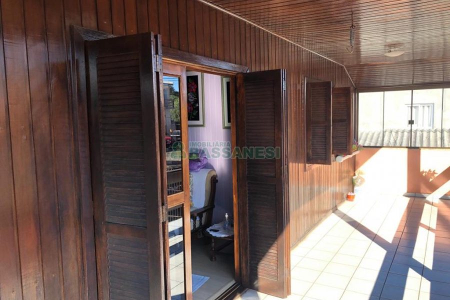 Casa com 110m², 4 dormitórios, no bairro Santa Corona em Caxias do Sul para Comprar