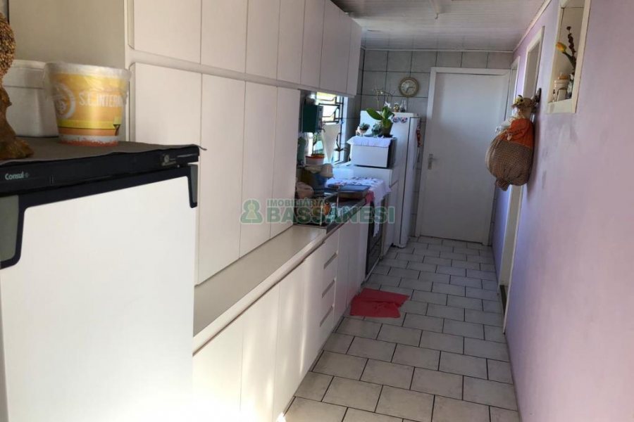 Casa com 110m², 4 dormitórios, no bairro Santa Corona em Caxias do Sul para Comprar