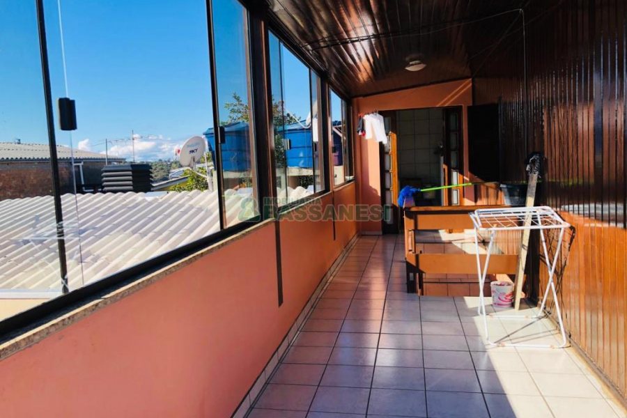 Casa com 110m², 4 dormitórios, no bairro Santa Corona em Caxias do Sul para Comprar