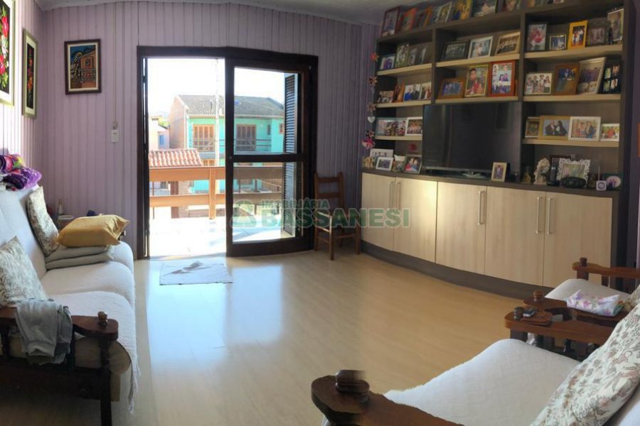 Casa com 110m², 4 dormitórios, no bairro Santa Corona em Caxias do Sul para Comprar