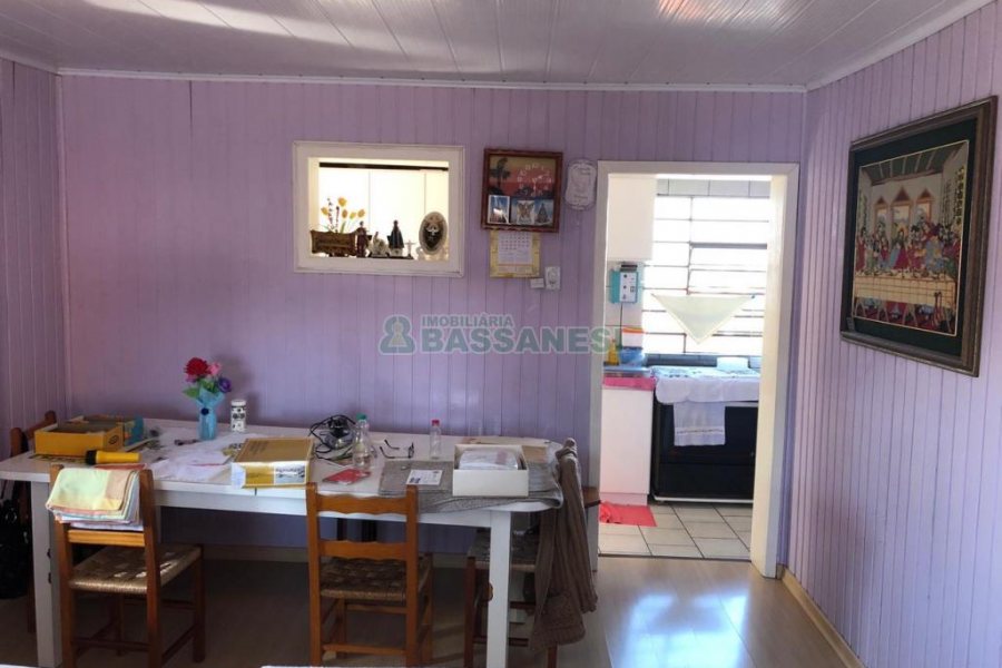 Casa com 110m², 4 dormitórios, no bairro Santa Corona em Caxias do Sul para Comprar