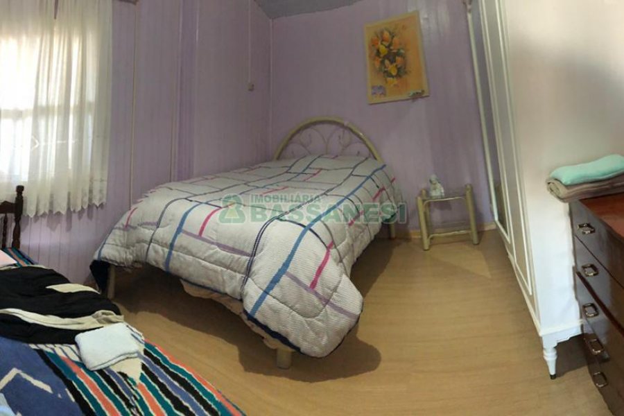 Casa com 110m², 4 dormitórios, no bairro Santa Corona em Caxias do Sul para Comprar