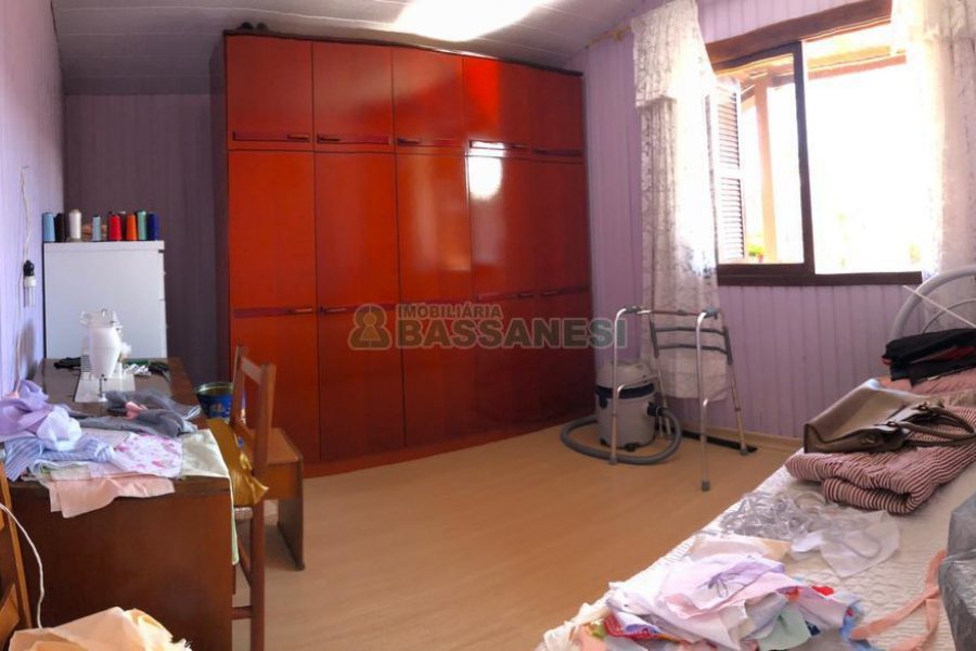 Casa com 110m², 4 dormitórios, no bairro Santa Corona em Caxias do Sul para Comprar