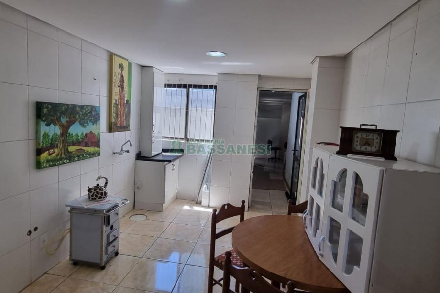 Apartamento com 102m², 3 dormitórios, 2 vagas, no bairro Centro em Caxias do Sul para Comprar