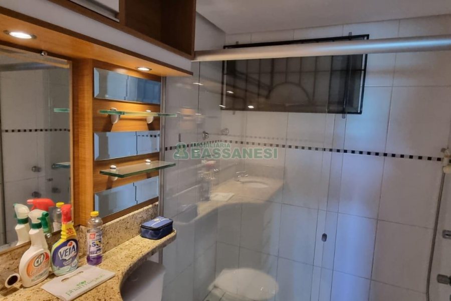 Apartamento com 102m², 3 dormitórios, 2 vagas, no bairro Centro em Caxias do Sul para Comprar