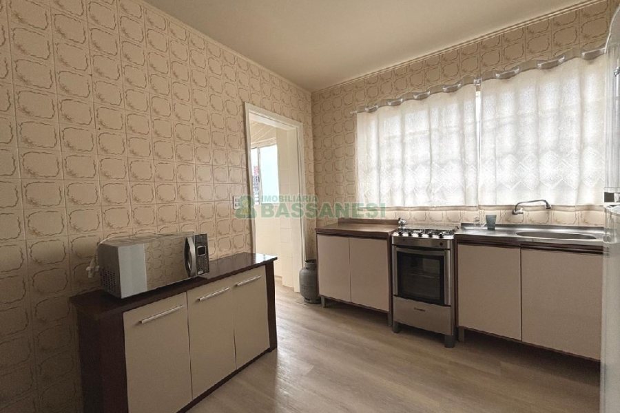 Apto Mobiliado com 85m², 3 dormitórios, no bairro Centro em Caxias do Sul para Alugar