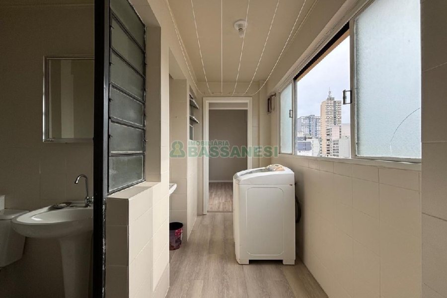 Apto Mobiliado com 85m², 3 dormitórios, no bairro Centro em Caxias do Sul para Alugar