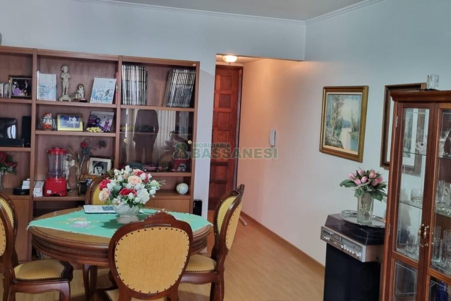 Apartamento com 130m², 3 dormitórios, 1 vaga, no bairro Centro em Caxias do Sul para Comprar