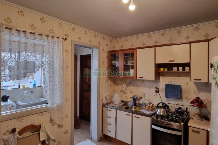 Apartamento com 130m², 3 dormitórios, 1 vaga, no bairro Centro em Caxias do Sul para Comprar