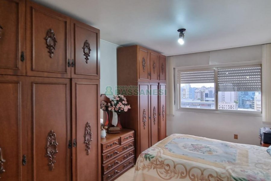 Apartamento com 130m², 3 dormitórios, 1 vaga, no bairro Centro em Caxias do Sul para Comprar