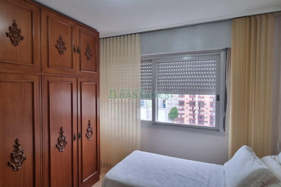 Apartamento com 130m², 3 dormitórios, 1 vaga, no bairro Centro em Caxias do Sul para Comprar