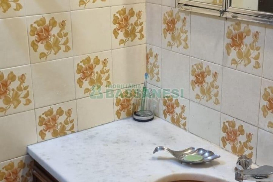 Apartamento com 130m², 3 dormitórios, 1 vaga, no bairro Centro em Caxias do Sul para Comprar