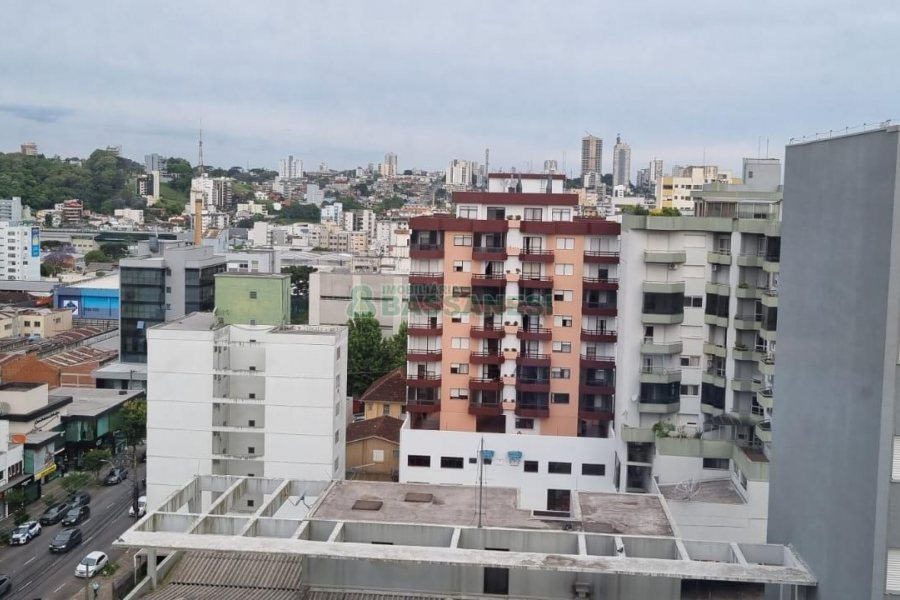 Apartamento com 130m², 3 dormitórios, 1 vaga, no bairro Centro em Caxias do Sul para Comprar