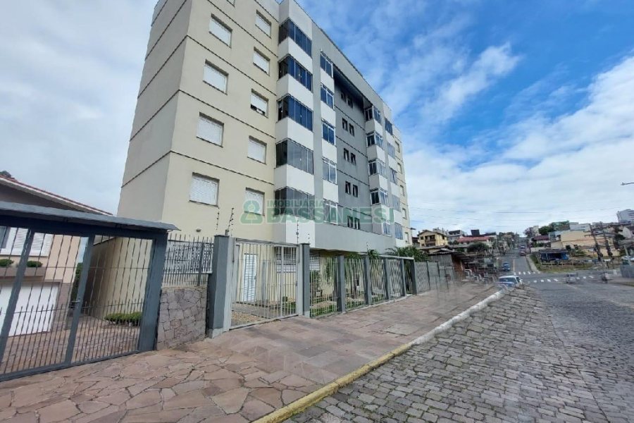 Apto Mobiliado com 60m², 2 dormitórios, 1 vaga, no bairro Cruzeiro em Caxias do Sul para Alugar