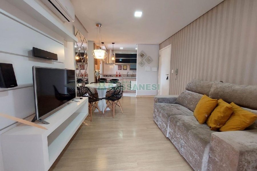 Apto Mobiliado com 60m², 2 dormitórios, 1 vaga, no bairro Cruzeiro em Caxias do Sul para Alugar