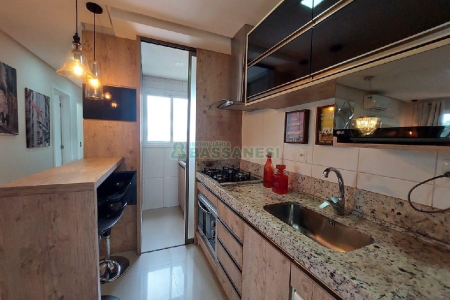 Apto Mobiliado com 60m², 2 dormitórios, 1 vaga, no bairro Cruzeiro em Caxias do Sul para Alugar