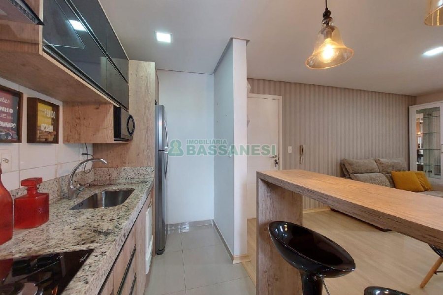 Apto Mobiliado com 60m², 2 dormitórios, 1 vaga, no bairro Cruzeiro em Caxias do Sul para Alugar