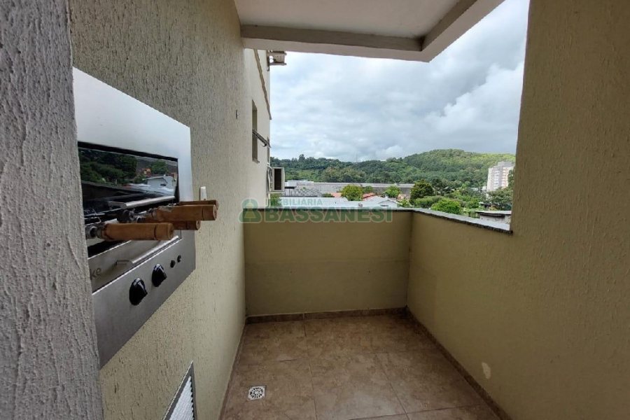 Apto Mobiliado com 60m², 2 dormitórios, 1 vaga, no bairro Cruzeiro em Caxias do Sul para Alugar