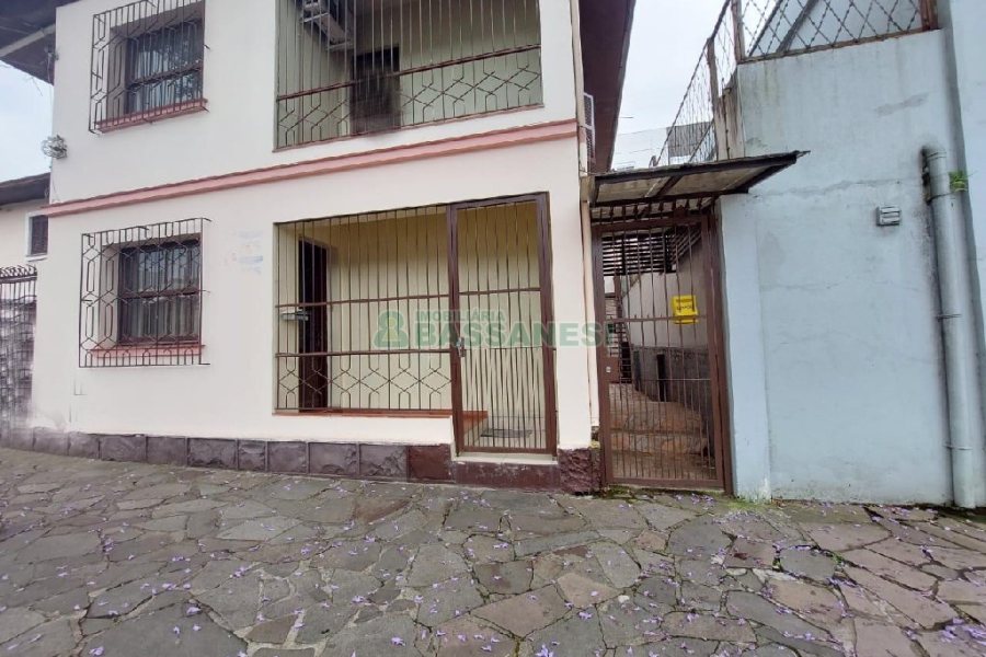 Casa com 70m², 3 dormitórios, no bairro Centro em Caxias do Sul para Alugar