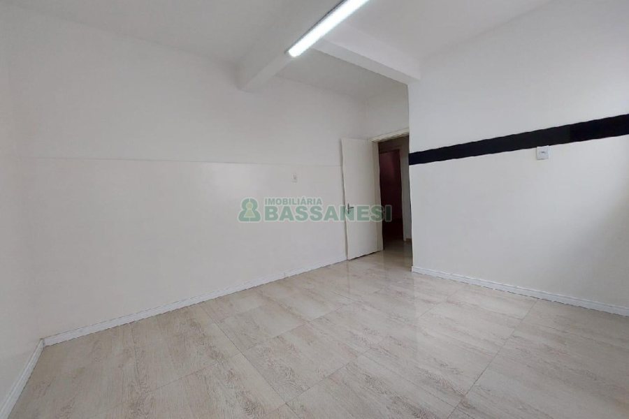 Casa com 70m², 3 dormitórios, no bairro Centro em Caxias do Sul para Alugar