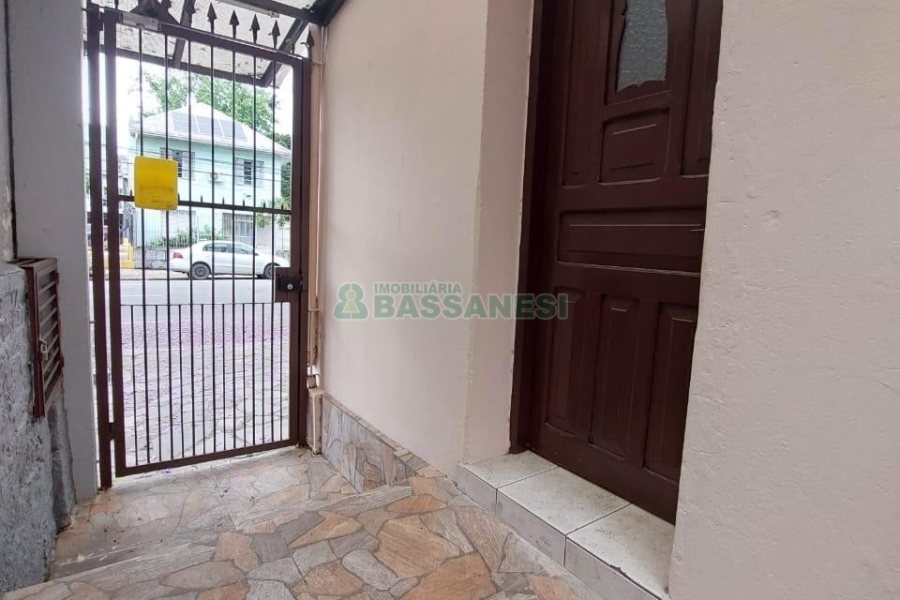 Casa com 70m², 3 dormitórios, no bairro Centro em Caxias do Sul para Alugar