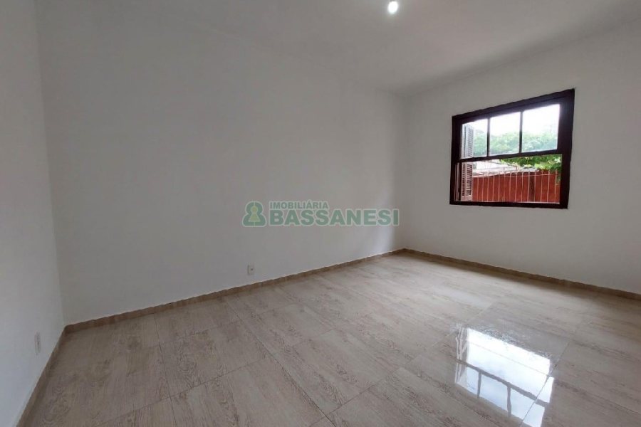 Casa com 70m², 3 dormitórios, no bairro Centro em Caxias do Sul para Alugar