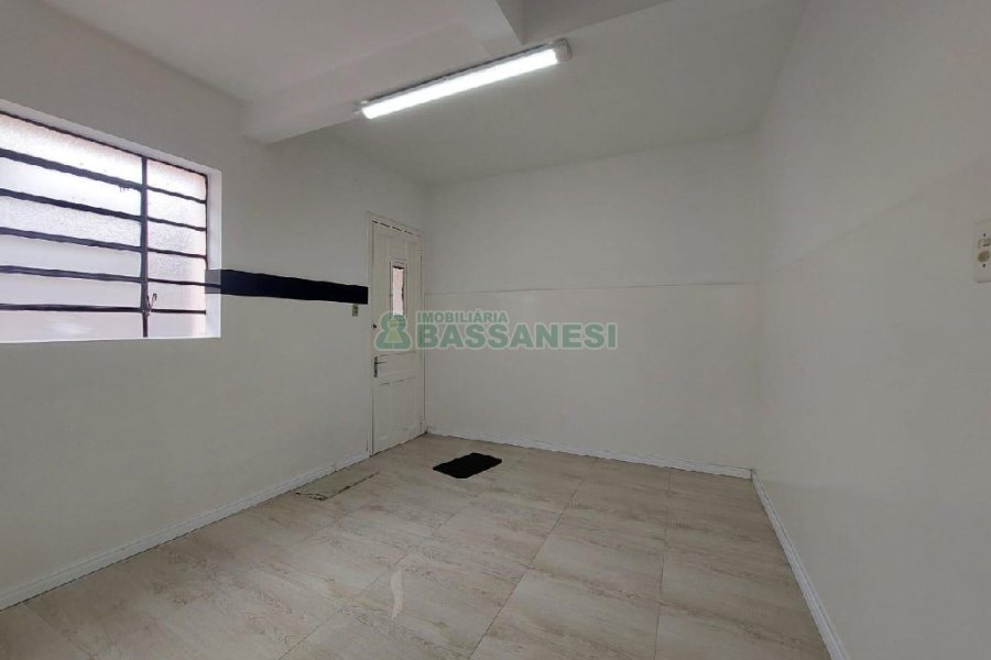 Casa com 70m², 3 dormitórios, no bairro Centro em Caxias do Sul para Alugar