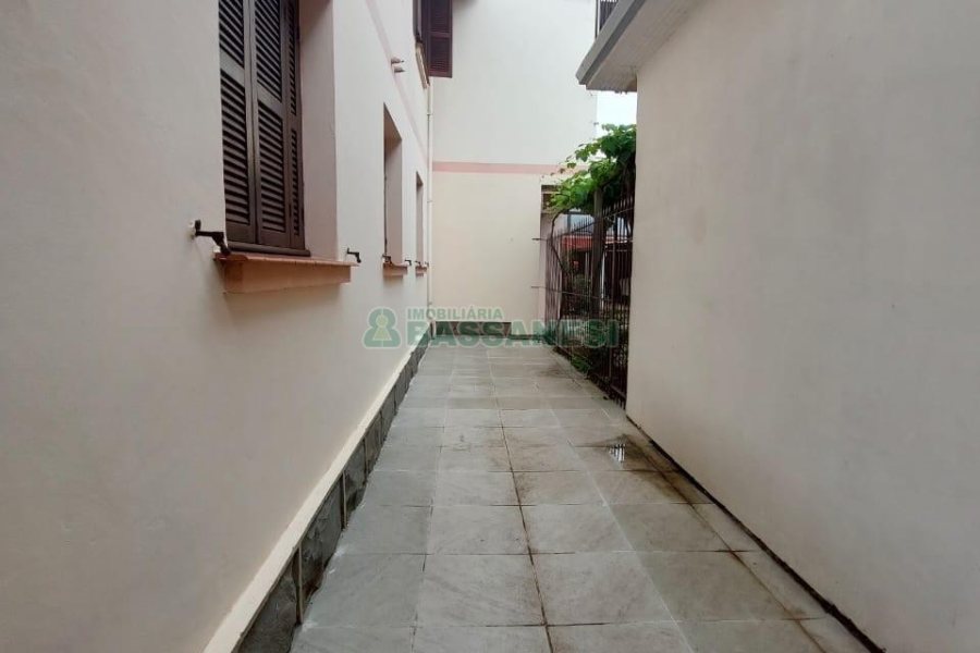 Casa com 70m², 3 dormitórios, no bairro Centro em Caxias do Sul para Alugar