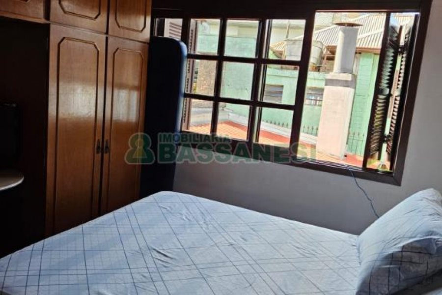 Casa com 297m², 4 dormitórios, 2 vagas, no bairro Rio Branco em Caxias do Sul para Comprar