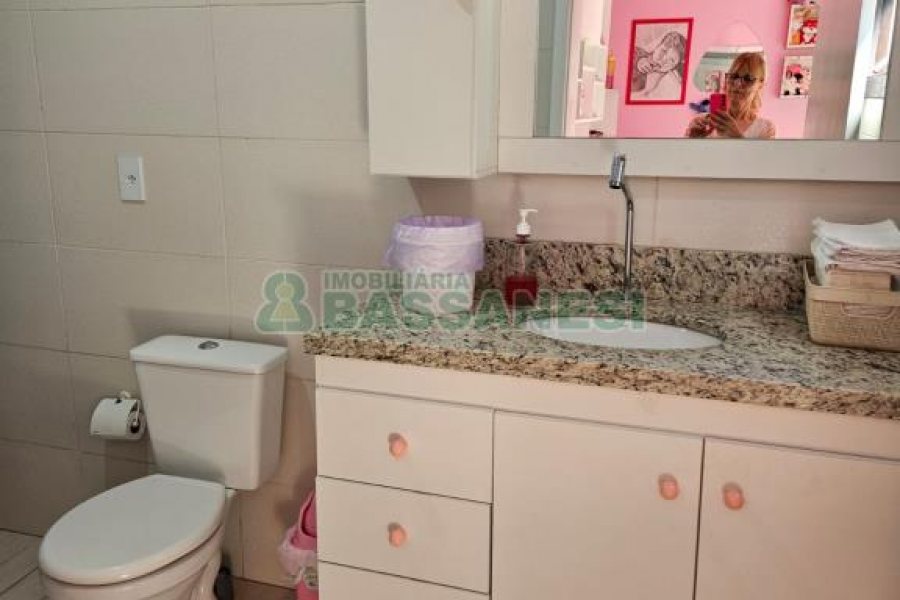 Casa com 297m², 4 dormitórios, 2 vagas, no bairro Rio Branco em Caxias do Sul para Comprar