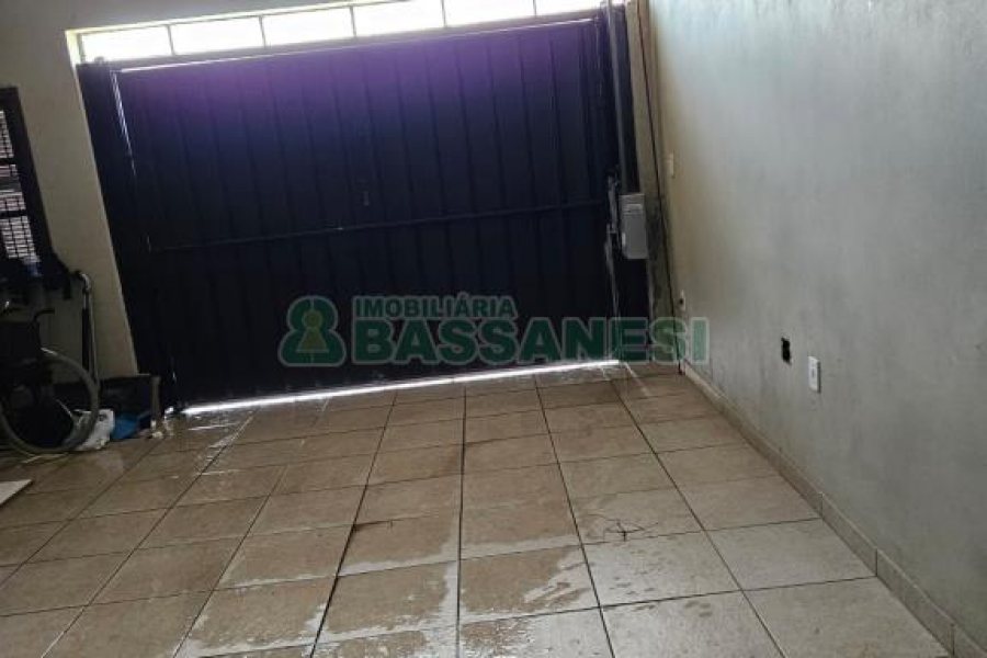 Casa com 297m², 4 dormitórios, 2 vagas, no bairro Rio Branco em Caxias do Sul para Comprar