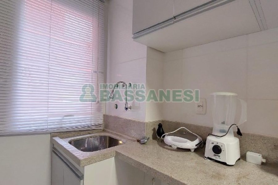 Apto Mobiliado com 64m², 2 dormitórios, 1 vaga, no bairro Vinhedos em Caxias do Sul para Alugar