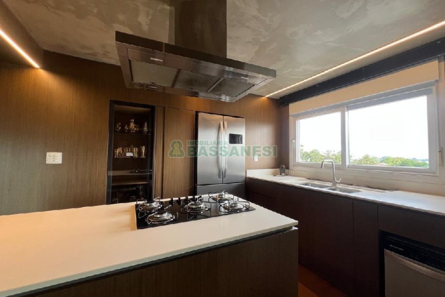 Apto Mobiliado com 145m², 3 dormitórios, 2 vagas, no bairro Panazzolo em Caxias do Sul para Alugar