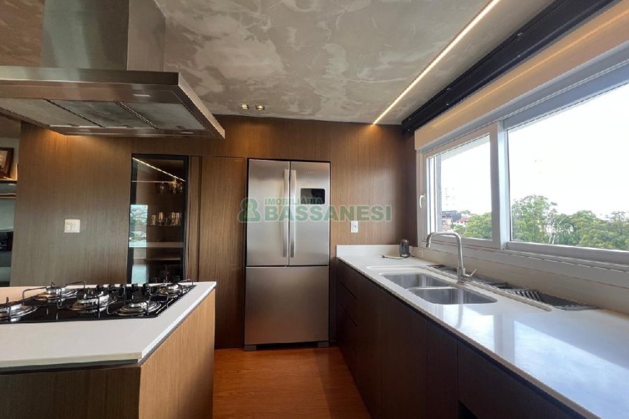 Apto Mobiliado com 145m², 3 dormitórios, 2 vagas, no bairro Panazzolo em Caxias do Sul para Alugar